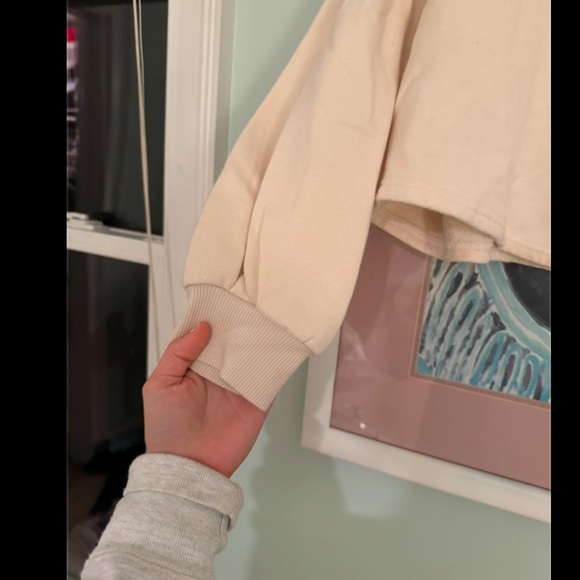 Universal Threads cropped sweatshirt - Picture 2 of 6